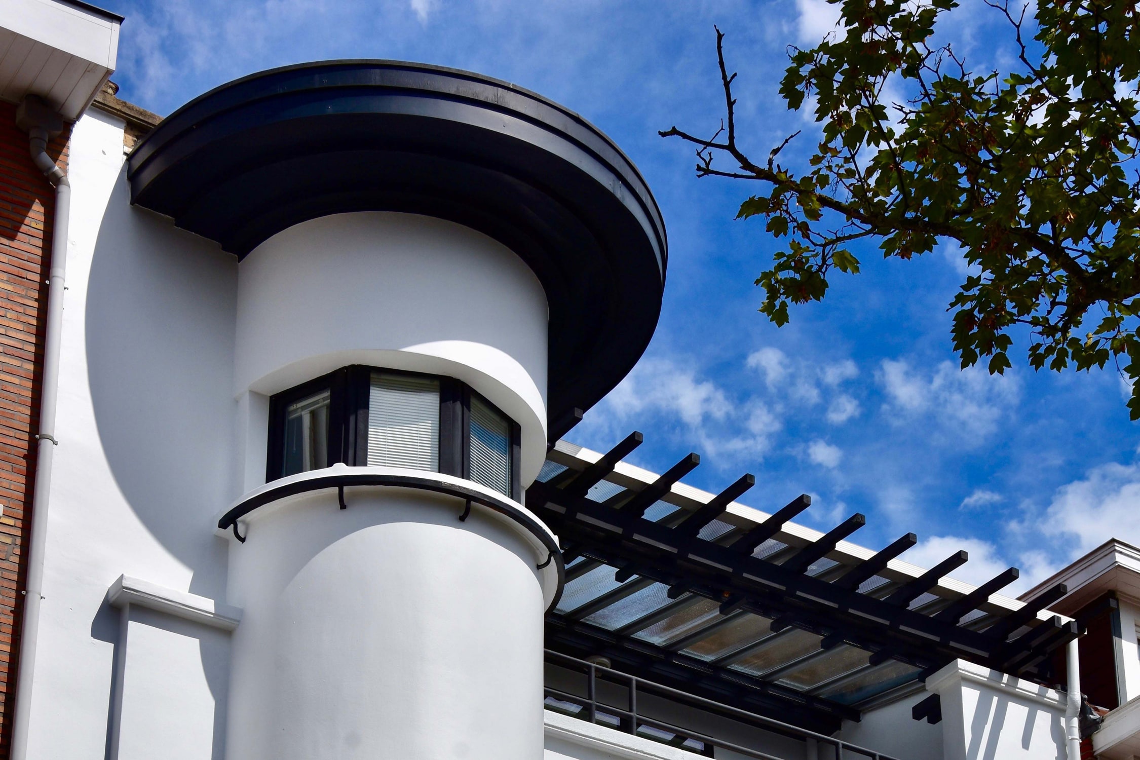 UCC04 Streamline style residential house