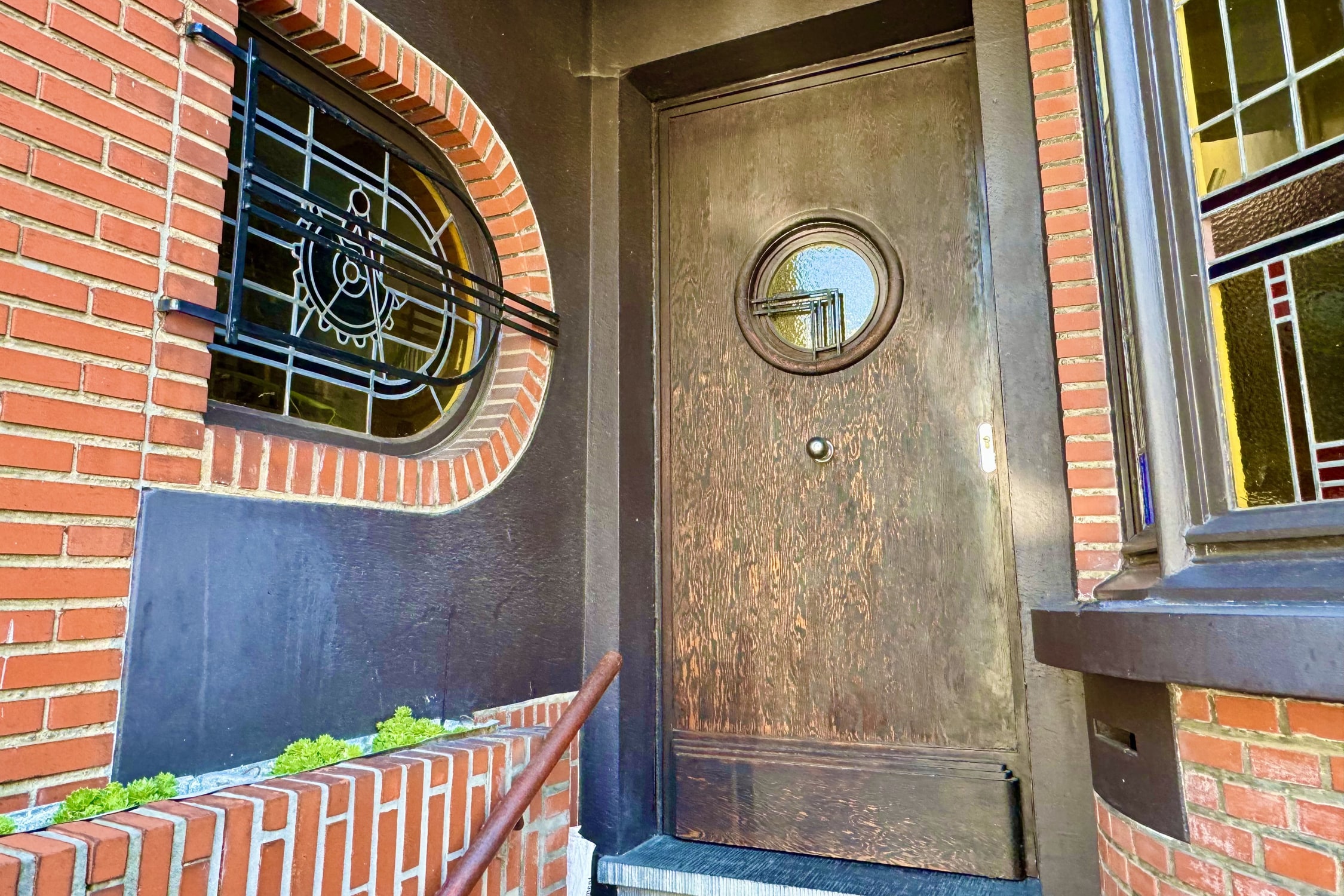 MOR01 Two-storey terraced art deco house