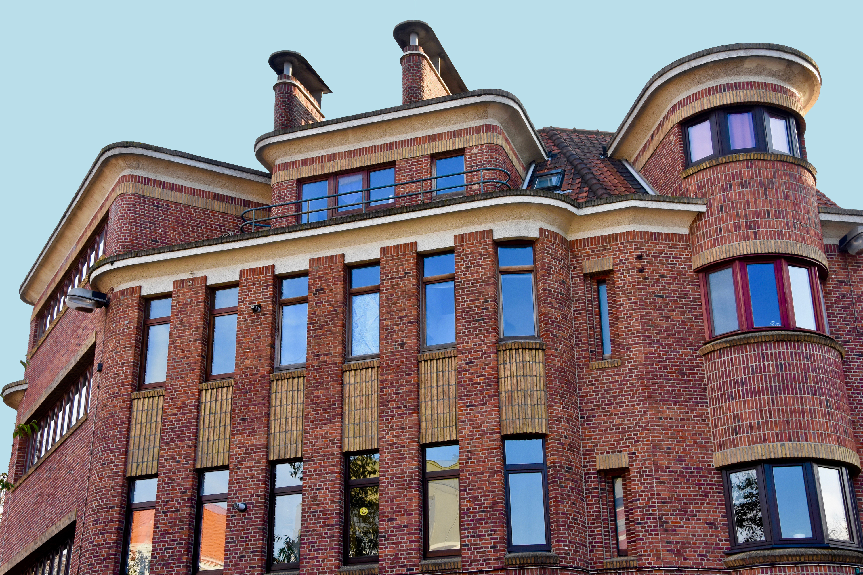AND01 Amazing Modernist building - Victor Servranckx