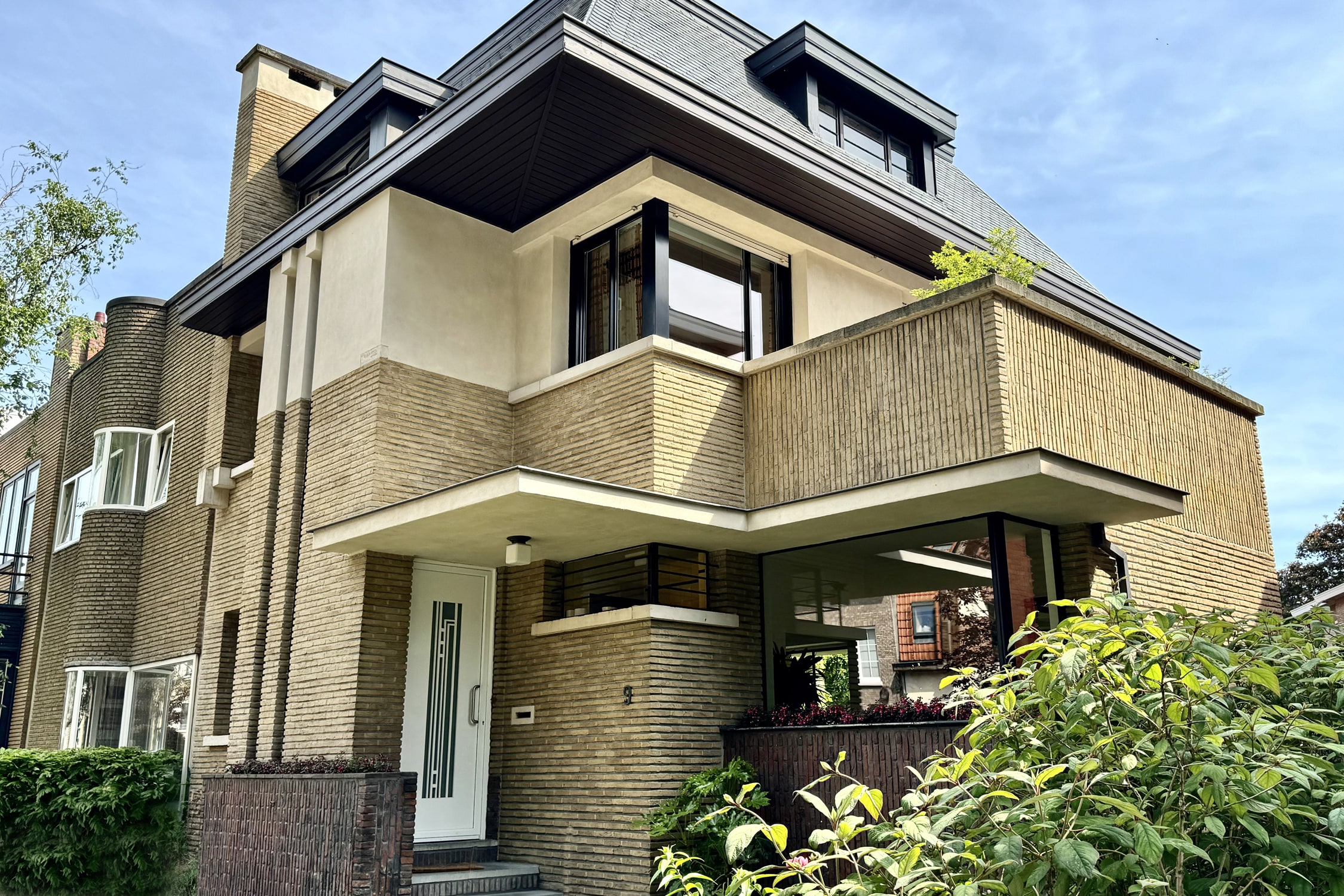ANT55 Modernist Villa
