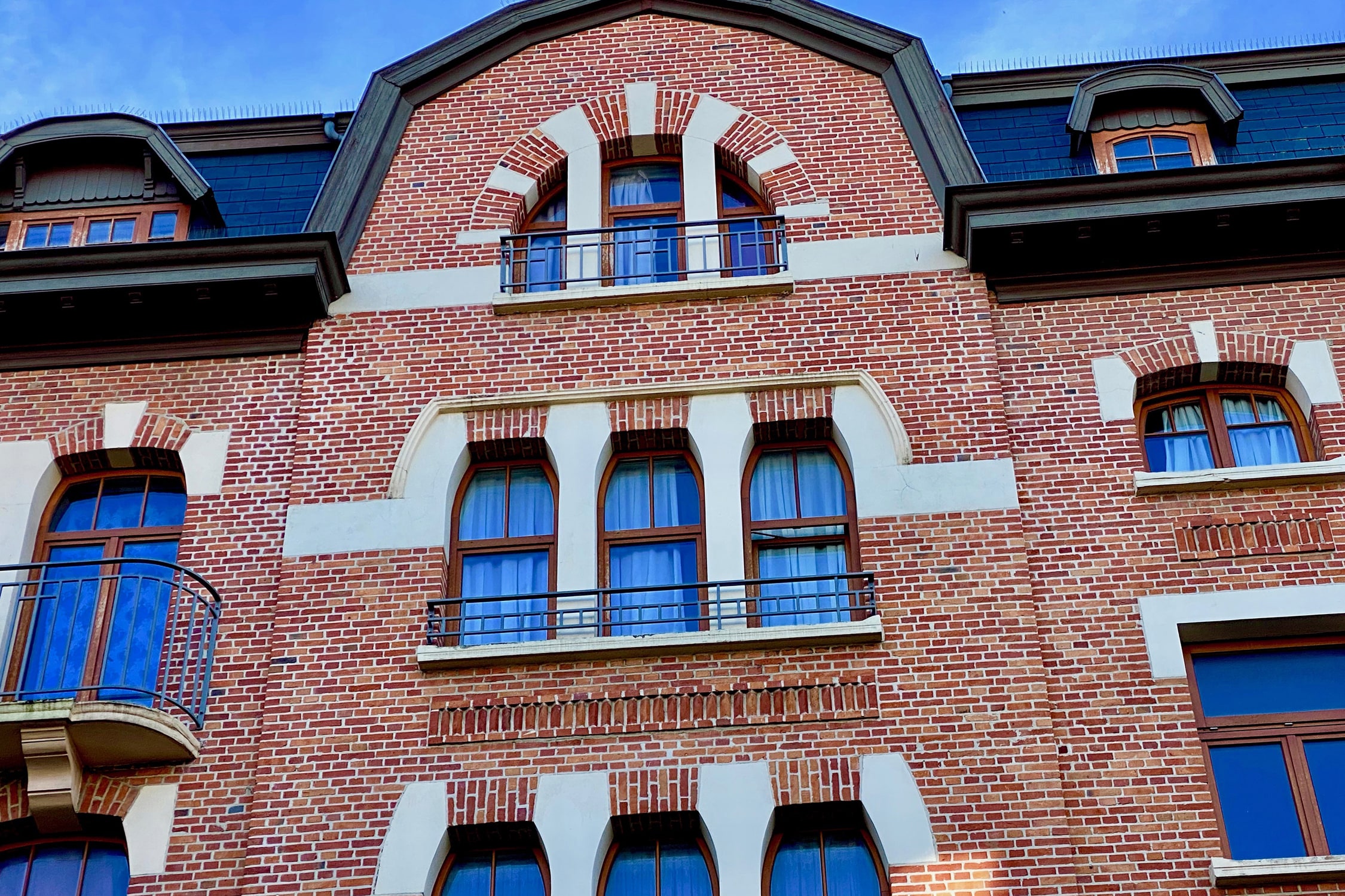 SCH36 Foyer Schaerbeekois by Charles Roulet