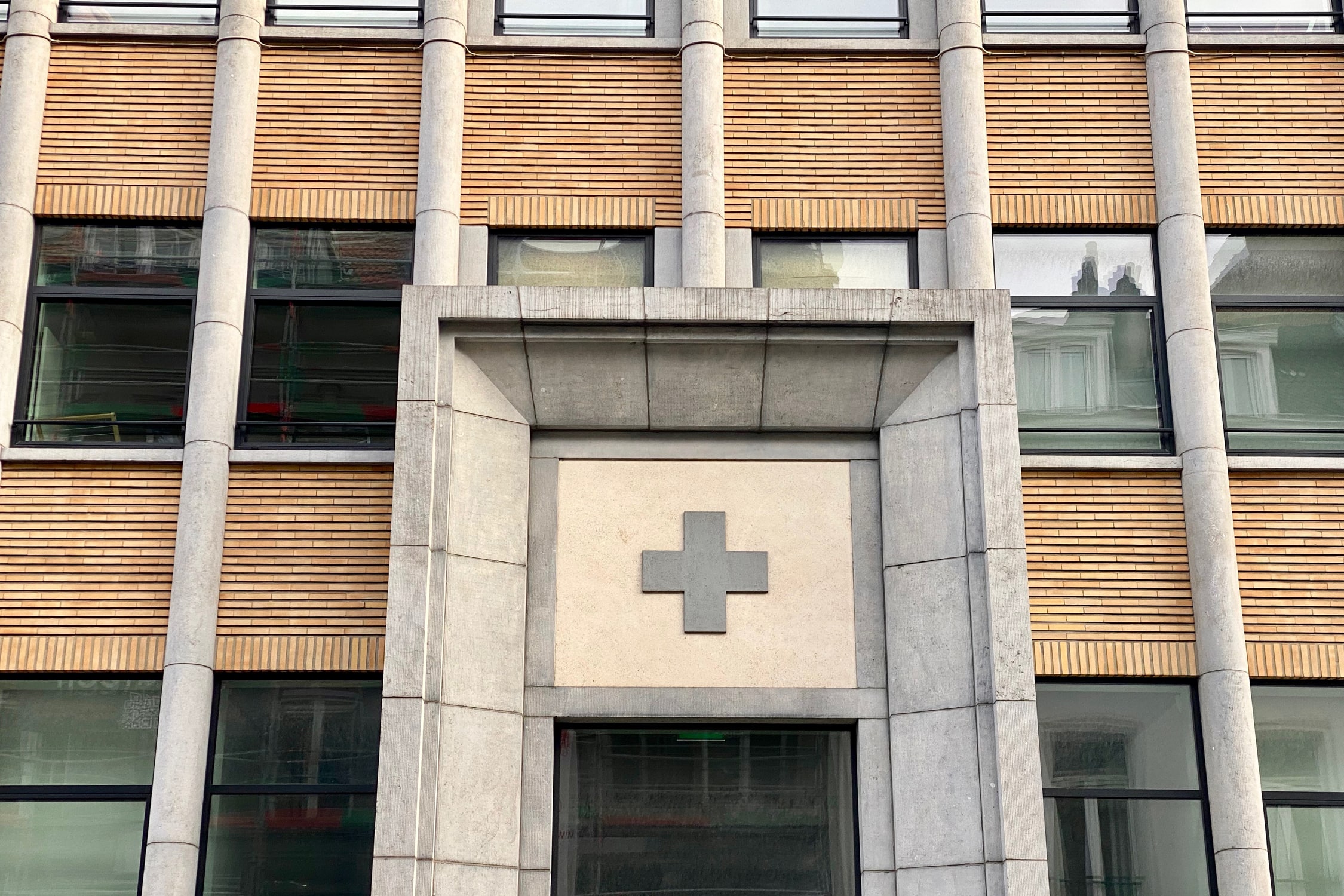 IXE41 The Cross House