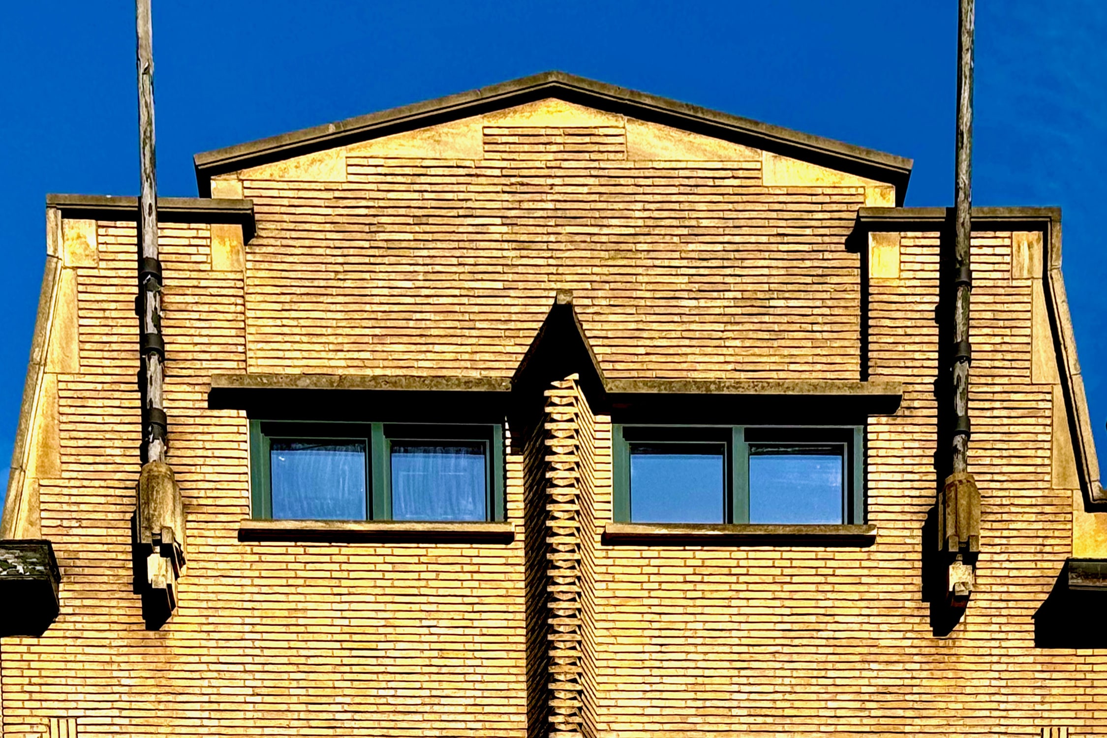 ANT68 Corner house of Doctor De Bie